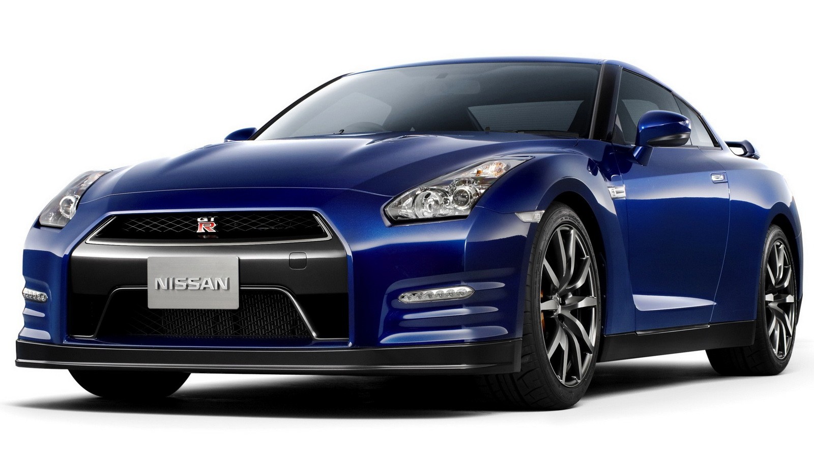 نظرة على التحديثات التي جرت على سيارة "نيسان" GT-R موديل 2017 مقارنة بموديلها 2016 السابق Nissan نظرة على التحديثات التي جرت على سيارة "نيسان" GT-R موديل 2017 مقارنة بموديلها 2016 السابق Nissan 4