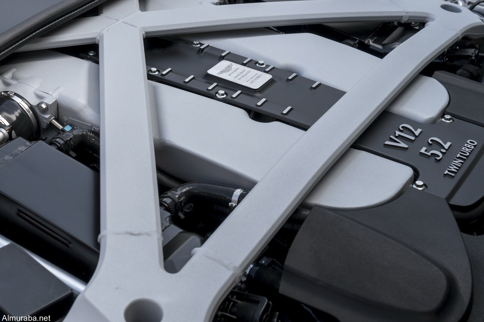 إطلاق سيارة "استون مارتن" DB11 بمعرض سيارات جنيف Aston Martin 2017 إطلاق سيارة "استون مارتن" DB11 بمعرض سيارات جنيف Aston Martin 2017 43