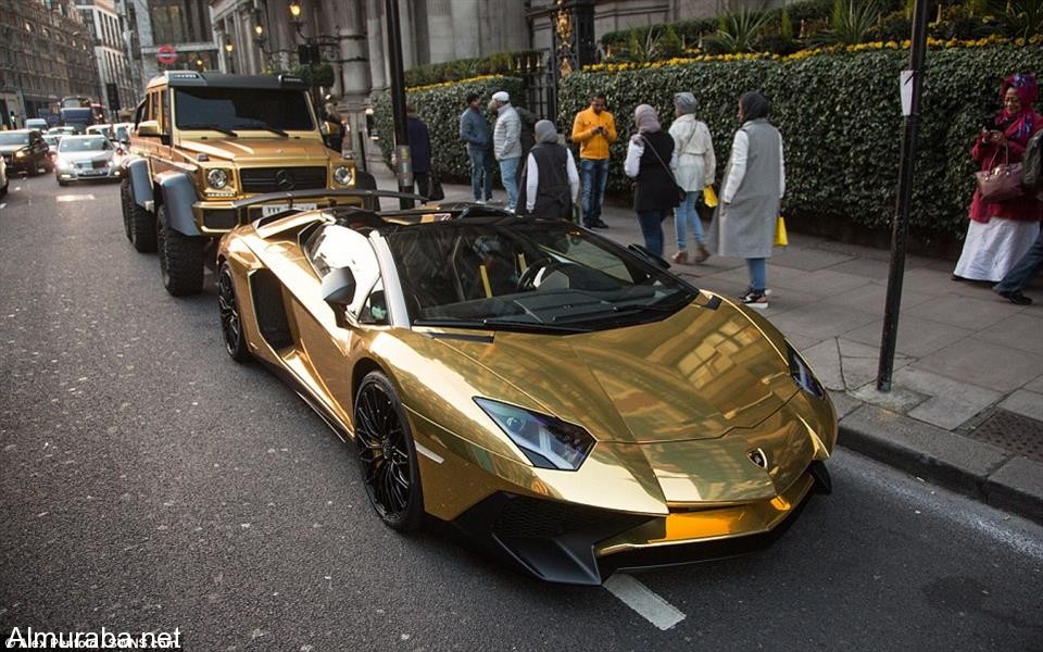 "بالصور والفيديو" خليجيين يستعرضون بسياراتهم المطلية بلون الذهب في شوارع لندن 55689b23-e036-40b6-a4bb-7e698470f9ba