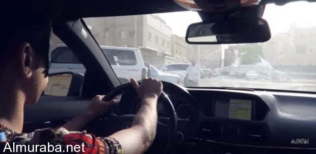 القبض على شابين ظهرا في “فيديو” معصوبي الأعين أثناء قيادة السيارة