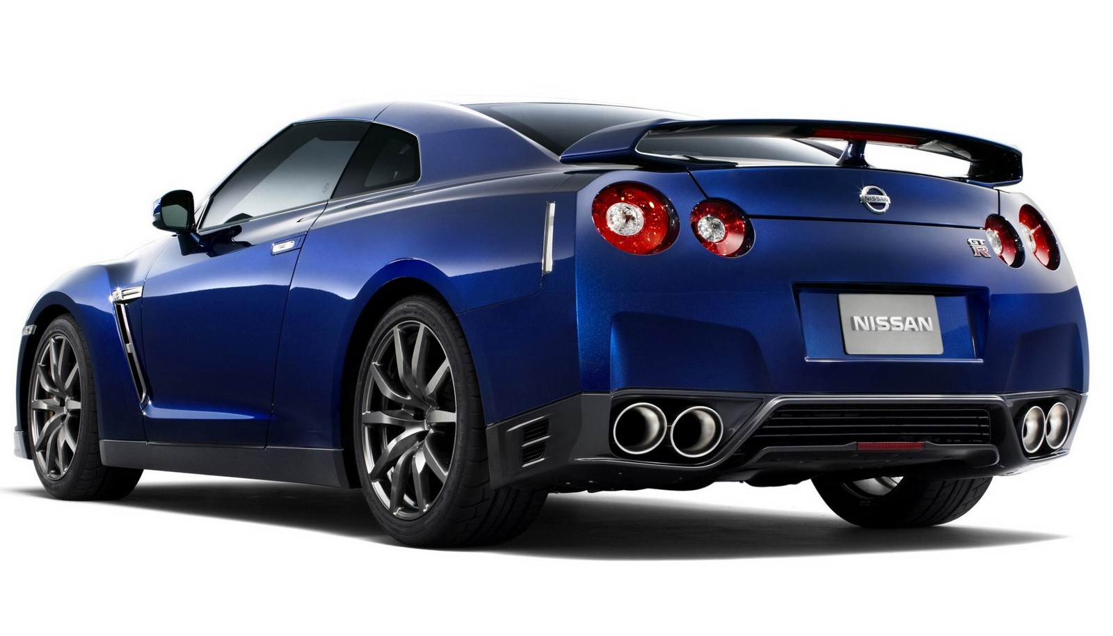 نظرة على التحديثات التي جرت على سيارة "نيسان" GT-R موديل 2017 مقارنة بموديلها 2016 السابق Nissan نظرة على التحديثات التي جرت على سيارة "نيسان" GT-R موديل 2017 مقارنة بموديلها 2016 السابق Nissan 6