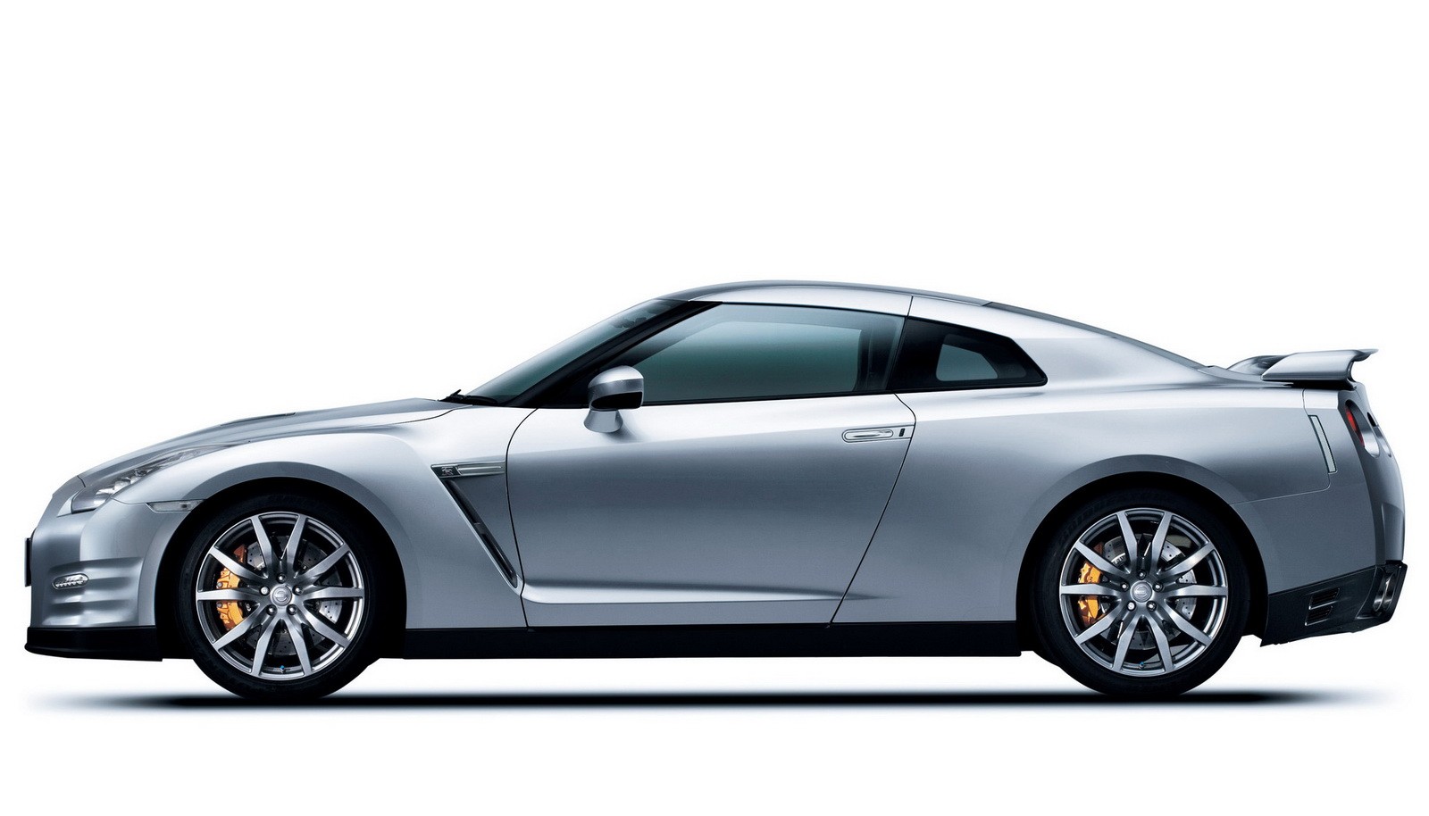 نظرة على التحديثات التي جرت على سيارة "نيسان" GT-R موديل 2017 مقارنة بموديلها 2016 السابق Nissan نظرة على التحديثات التي جرت على سيارة "نيسان" GT-R موديل 2017 مقارنة بموديلها 2016 السابق Nissan 8