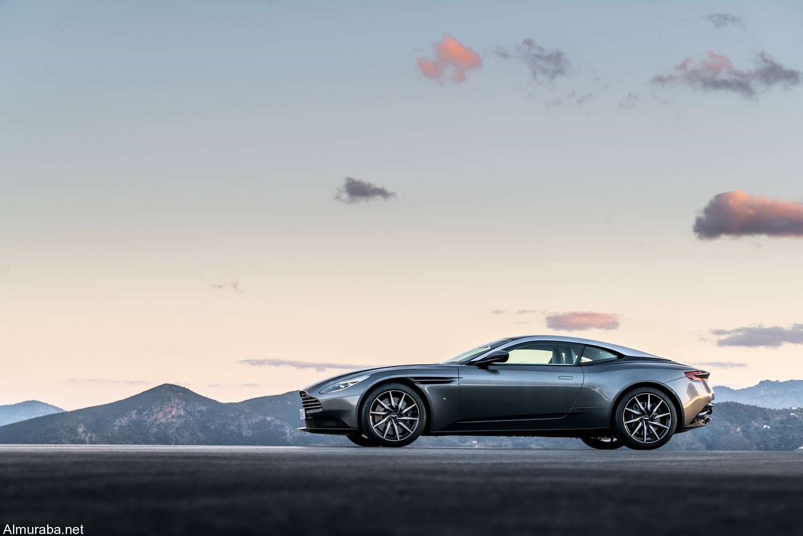 إطلاق سيارة "استون مارتن" DB11 بمعرض سيارات جنيف Aston Martin 2017 إطلاق سيارة "استون مارتن" DB11 بمعرض سيارات جنيف Aston Martin 2017 8