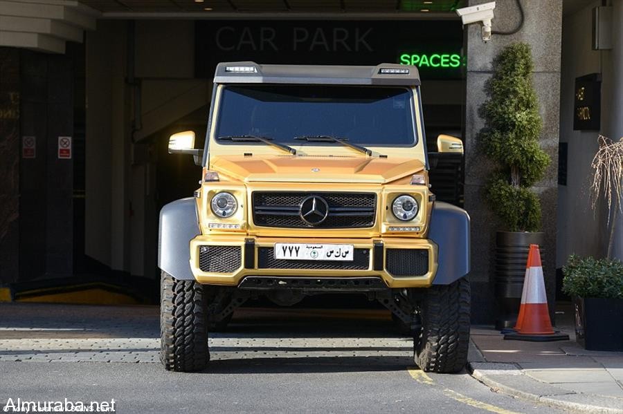 "بالصور والفيديو" خليجيين يستعرضون بسياراتهم المطلية بلون الذهب في شوارع لندن 8267d1e4-fe20-4907-9d7a-5b6c4d9a5235