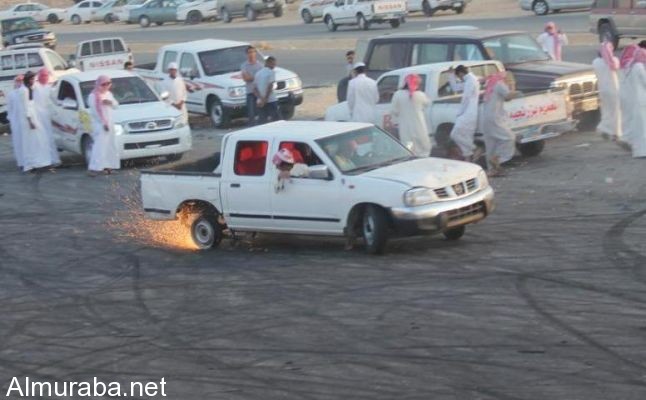 “فيديو” تفحيط درباويه في الاحساء ينتهي بشجار وصدم بالسيارات واطلاق نار