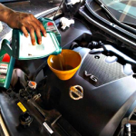 ما الفرق بين الزيت التخليقي والزيت المعدني وأيهما أفضل؟ 1