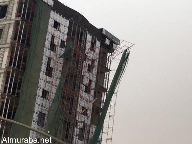 "بالصور" شاهد عاصفة قوية بالأحساء تتسبب بسقوط لوحة إعلانية على سيارة 94077553-9573-4d72-a708-3e01d9a515d1-620x465