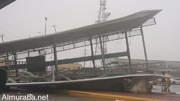 "بالصور" شاهد عاصفة قوية بالأحساء تتسبب بسقوط لوحة إعلانية على سيارة 98c3d1a8-09c3-4051-b5f6-535f377c2545-620x349