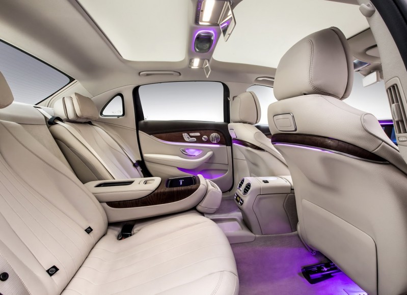 "بالصور" مرسيدس بنز تقوم بإنتاج E-Class أخرى بقاعدة عجلات أطول بالصين Mercedes-E-Class-LWB-14