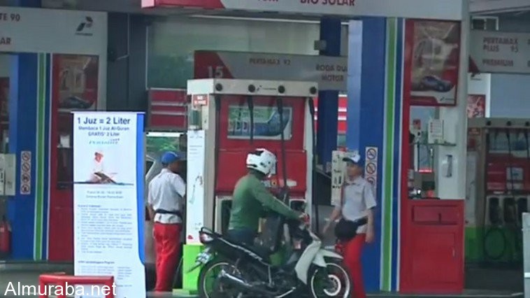 “فيديو” شاهد وقود مجاني لمن يقرأ القرآن في إندونيسيا