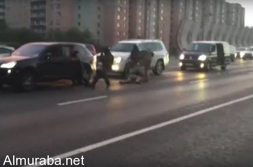 "فيديو" شاهد رد فعل القوات الخاصة الروسية على مجموعة تريد الاعتداء على راكب دراجة 1