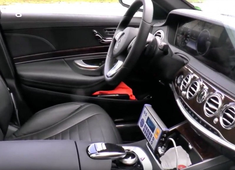 2018-mercedes-benz-s-class-facelift-interior-finally-spied-camouflage-free-109519_1