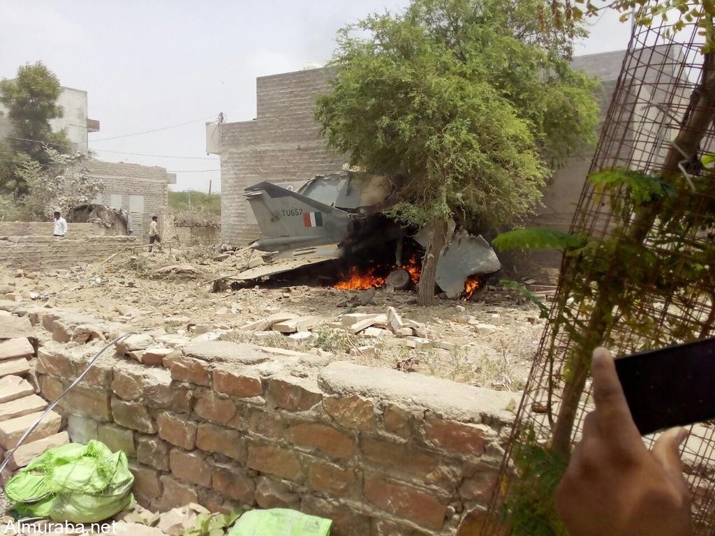 تحطم سيارة تاتا سافاري SUV عقب ارتطام طائرة نفاثة بها في الهند ClKp8dsWYAE2rAc