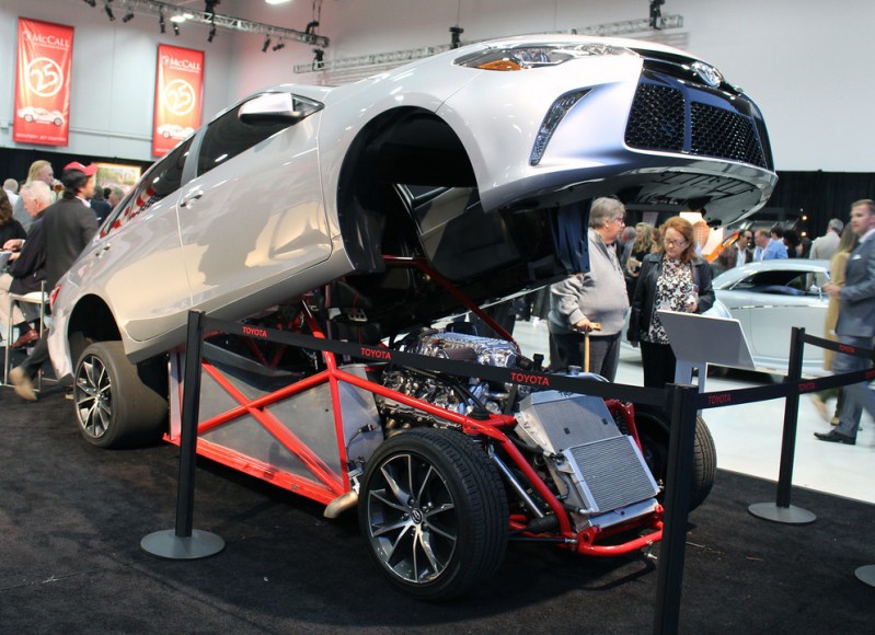 "صور" سيارات خارقة وكلاسيكية نادرة وطائرات فارهة في معرض McCall's Motorworks Revival 2016-mccalls-motorworks-revival (10)