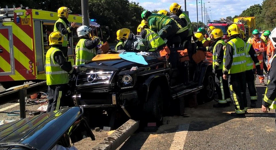 تحطم سيارة لاعب كرة القدم بابى سوارى المرسيدس Mercedes G63 AMG