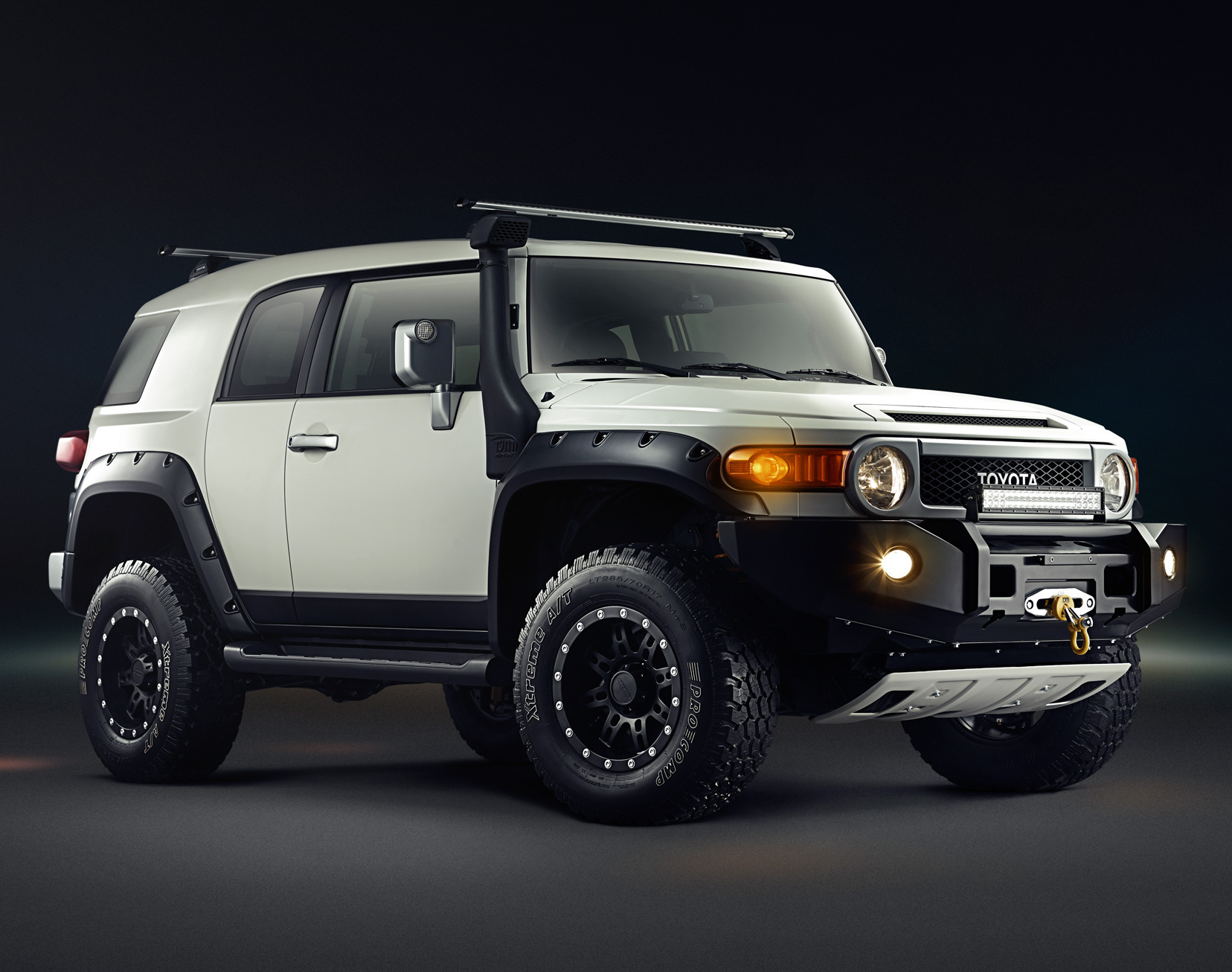 “جير آب” تحتفل باليوم الوطني وتمنح زوارها هدايا متنوعة