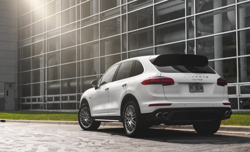 "بالصور" تعرف على أقل 15 سيارة هجينة رواجًا في الولايات المتحدة 2015-porsche-cayenne-s-e-hybrid-109-876x535