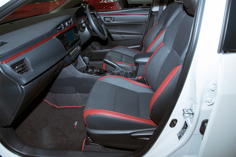 2016-toyota-corolla-esport-interior-in-thailand