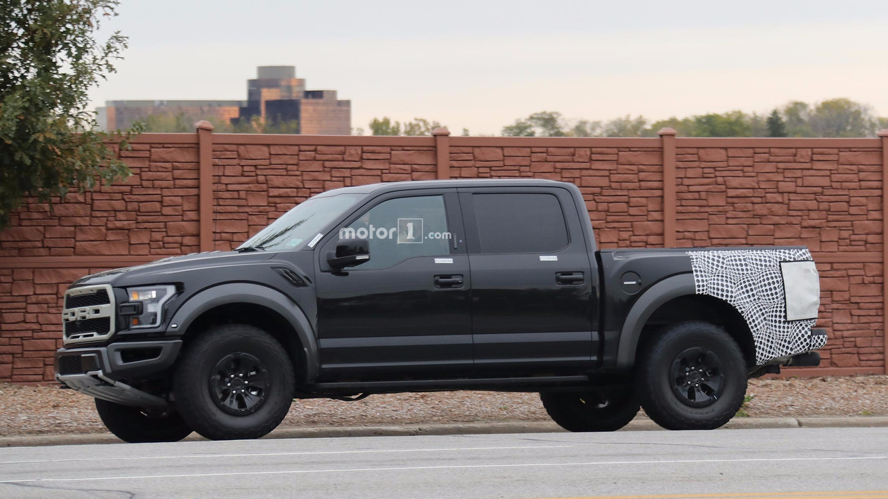2018-ford-f-150-raptor-spy-shots-1