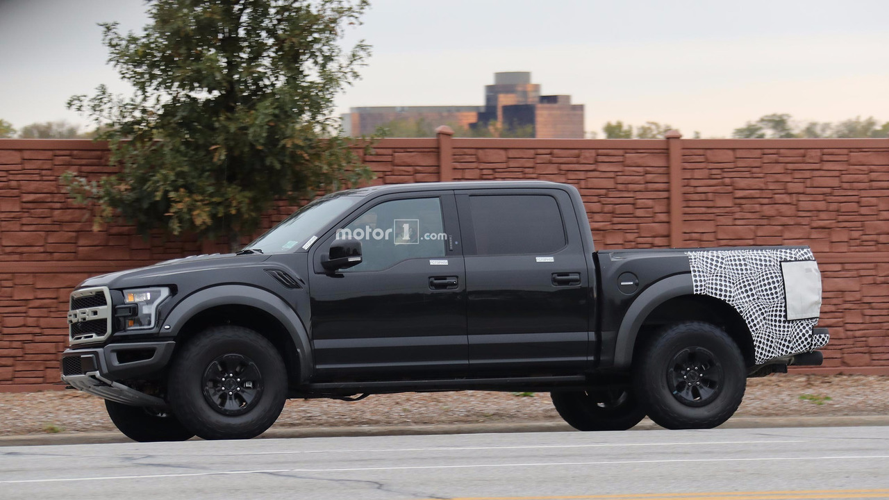 2018-ford-f-150-raptor-spy-shots-2