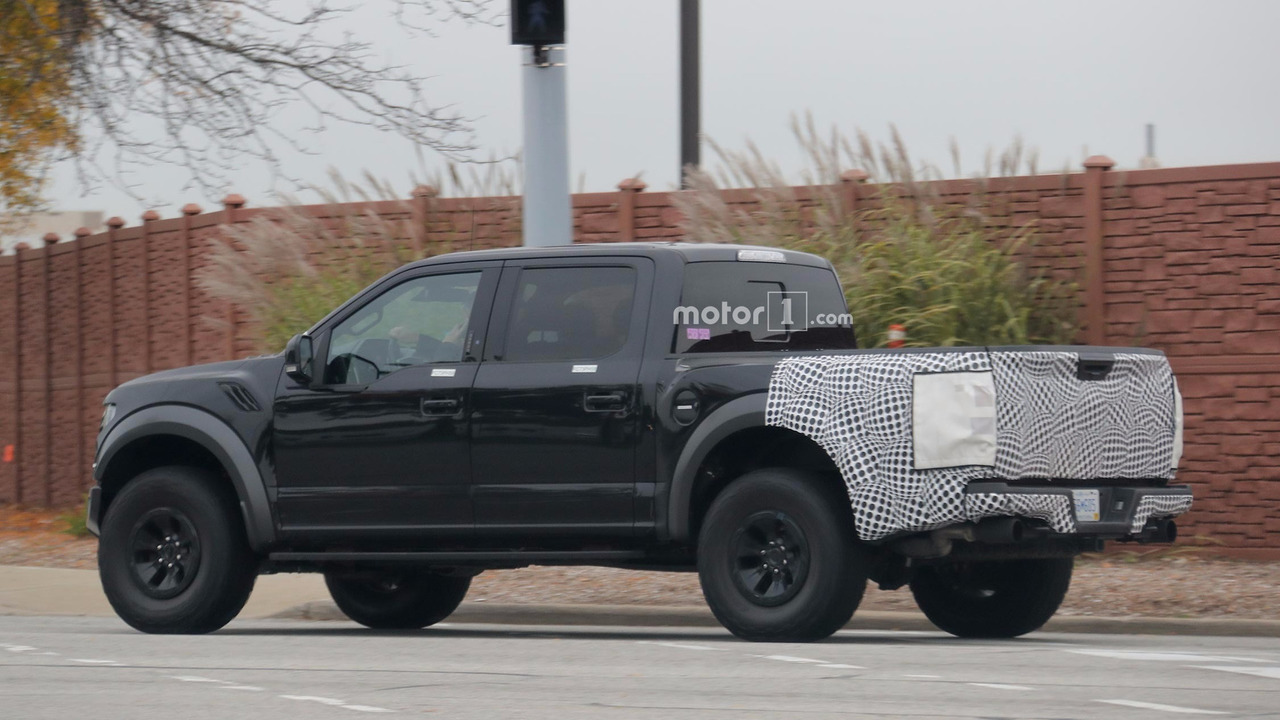 2018-ford-f-150-raptor-spy-shots-3