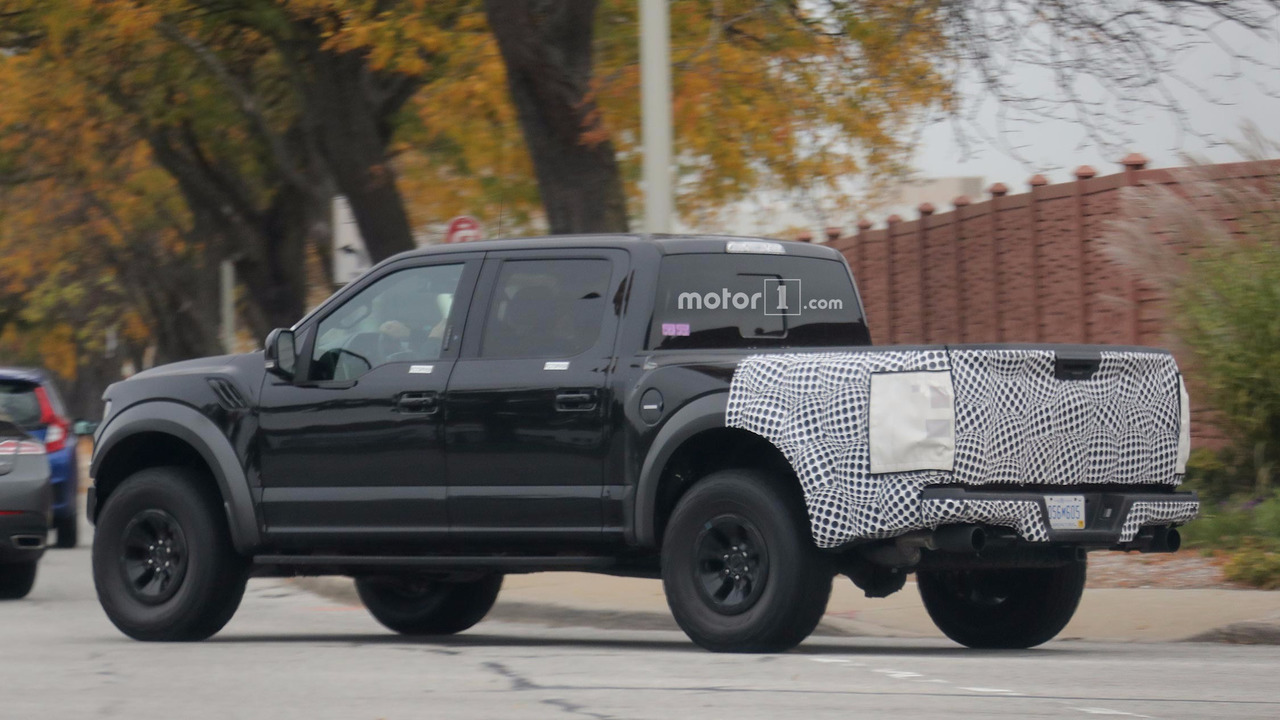 2018-ford-f-150-raptor-spy-shots-4