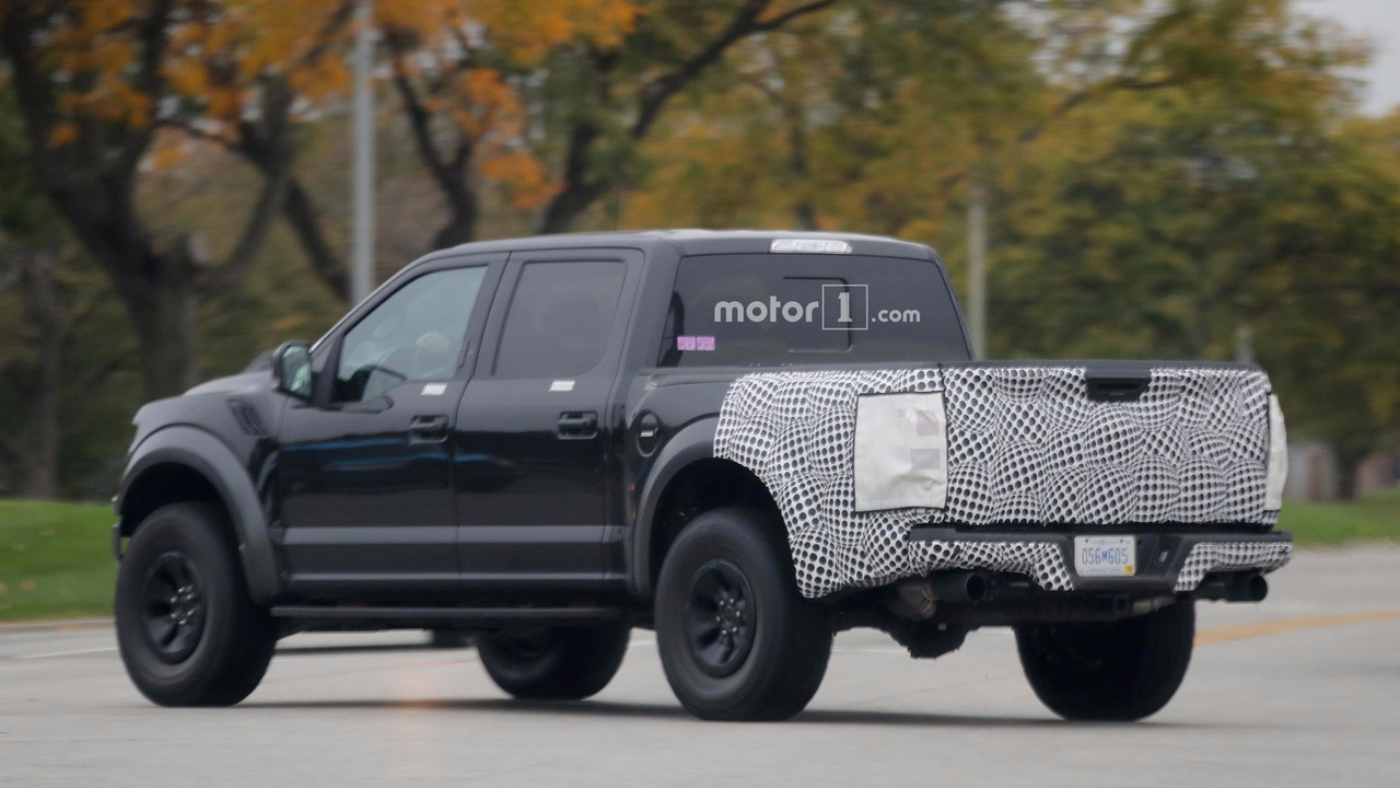 “صور تجسسية” لفورد F-150 رابتور بخلفية مموهة Ford Raptor