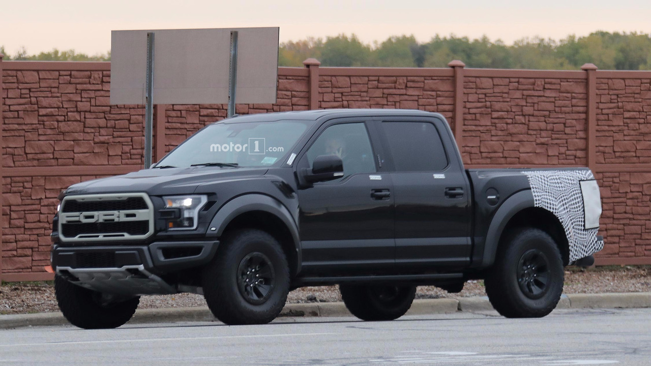 2018-ford-f-150-raptor-spy-shots