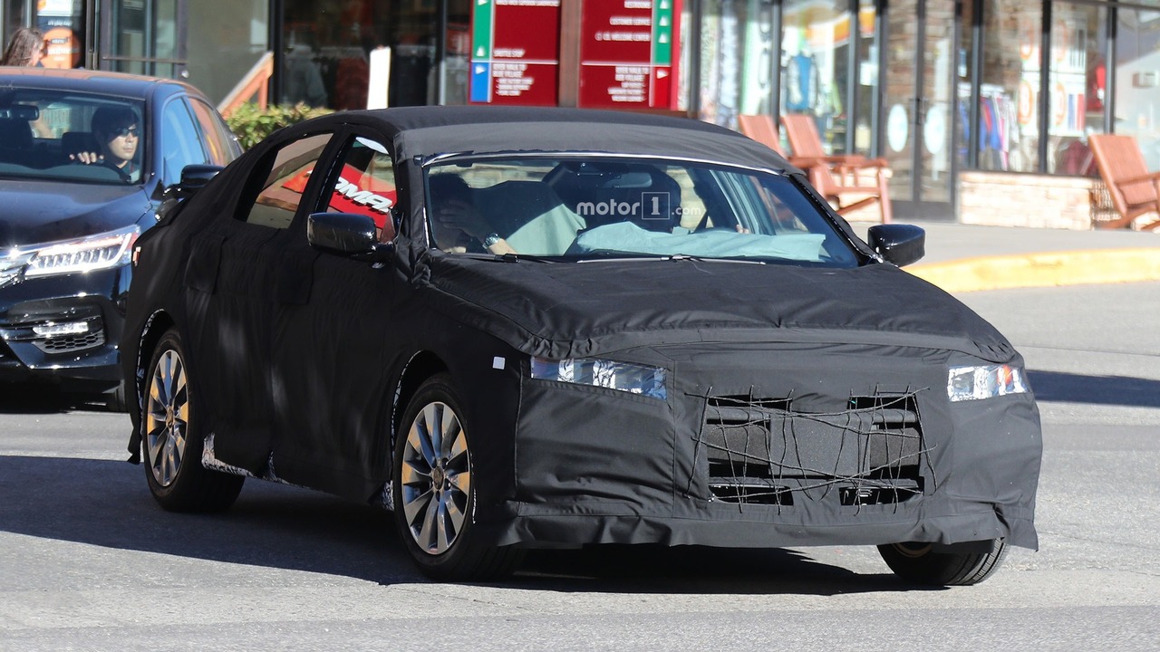 رصد “هوندا” أكورد 2018 الجيل القادم في مول Honda Accord