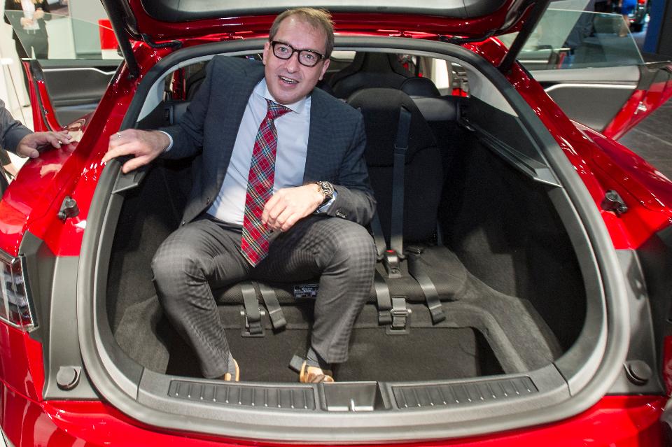 البرلمان الألماني يطالب المفوضية الأوروبية بحظر محركات الاحتراق الداخلي من 2030