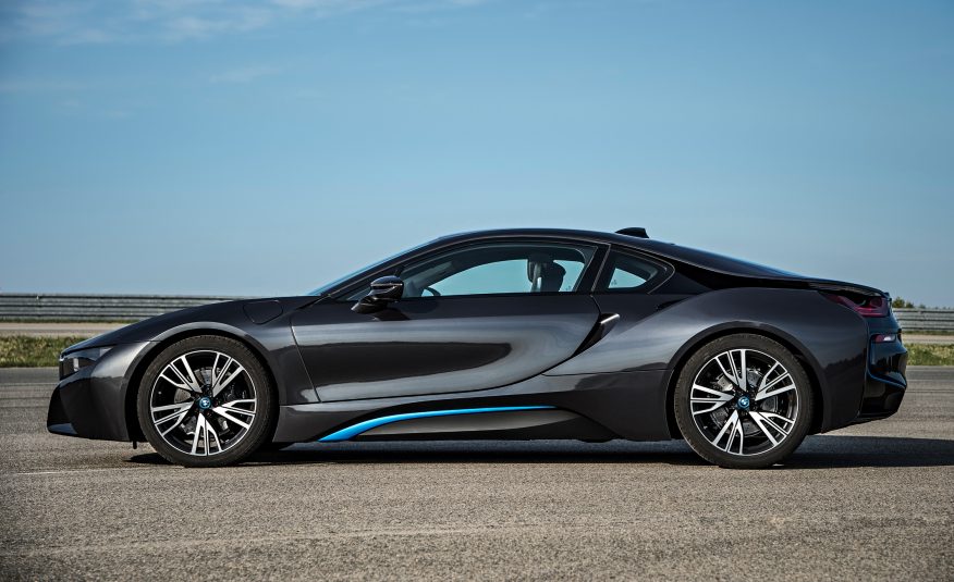 "بالصور" تعرف على أقل 15 سيارة هجينة رواجًا في الولايات المتحدة p90133083_highres_the-bmw-i8-09-2013-876x535