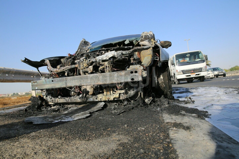 “البحرين“ حريق يلتهم سيارة شاب بحريني على شارع الشيخ خليفة sans-titre