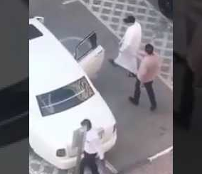 ”فيديو” شاهد شرطة دبي تخالف الملياردير صاحب لوحة الـ 33 مليون درهم