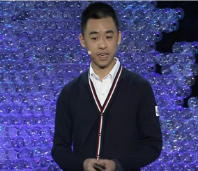 “فيديو” شاهد شاب يحل مشكلة انتقال الجراثيم على متن الطائرات وانتشارها