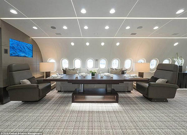 “بالصور” شاهد أول طائرة “بوينج دريملاينر” تصبح فندقاً فاخراً يستهدف كبار الأثرياء ورجال الأعمال fb228aab-3c64-47a3-9d5b-ba510a4bf173