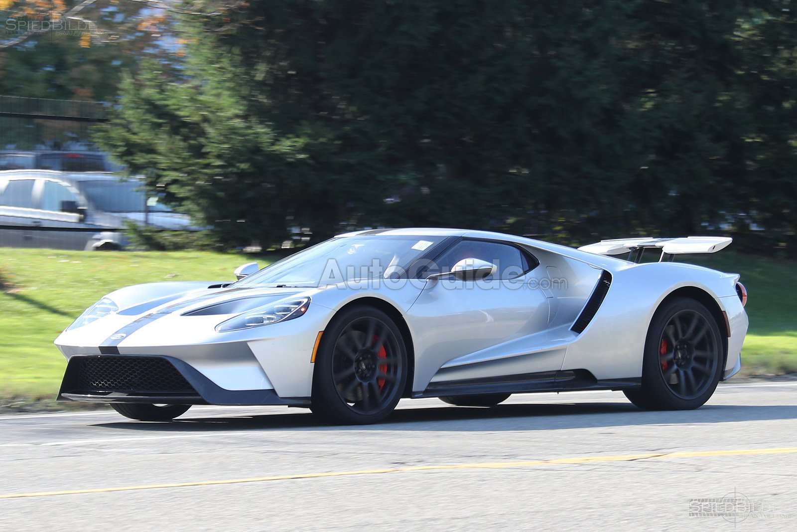 “صور تجسسية” لفورد GT أثناء اختبارها بجسد الإنتاج النهائي لأول مرة Ford