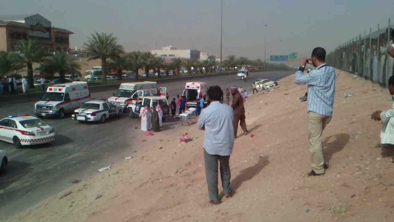 “المرور” غرامة تصل إلى 300 ريال على التجمهر عند الحوادث وعرقلة الحركة المرورية