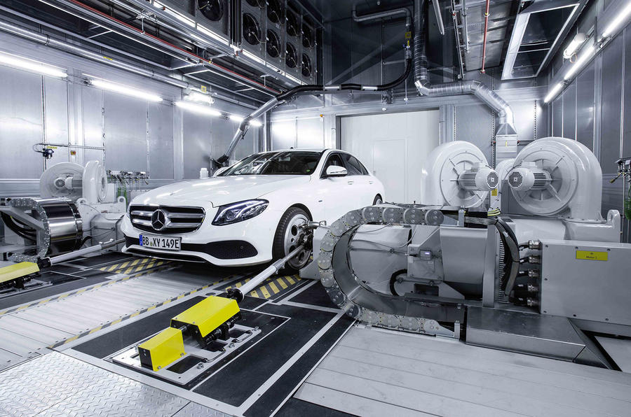 "مرسيدس بنز" إس كلاس ستحظى بمحركات جديدة V8 وبست إسطوانات مستقيمة Mercedes-Benz S-Class 3