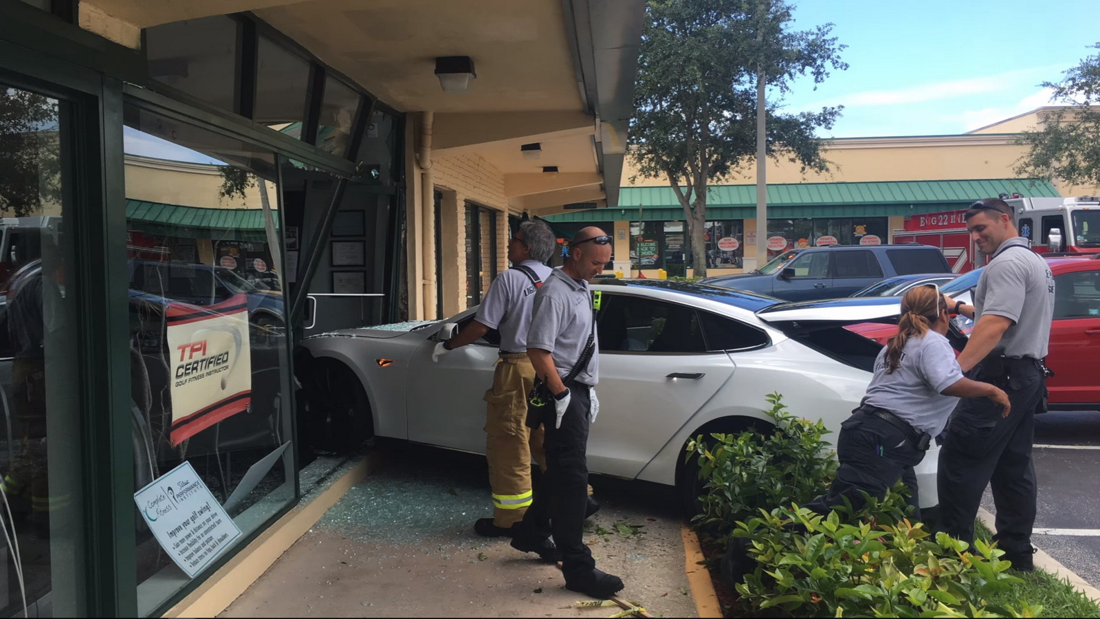 tesla-gym-crash-pic-4