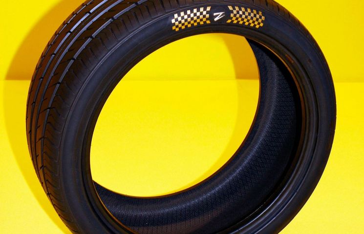 “بالصور” بيع أغلى إطارات بالألماس والذهب عيار 24 قيراط بـ 2.25 مليون ريال في دبي