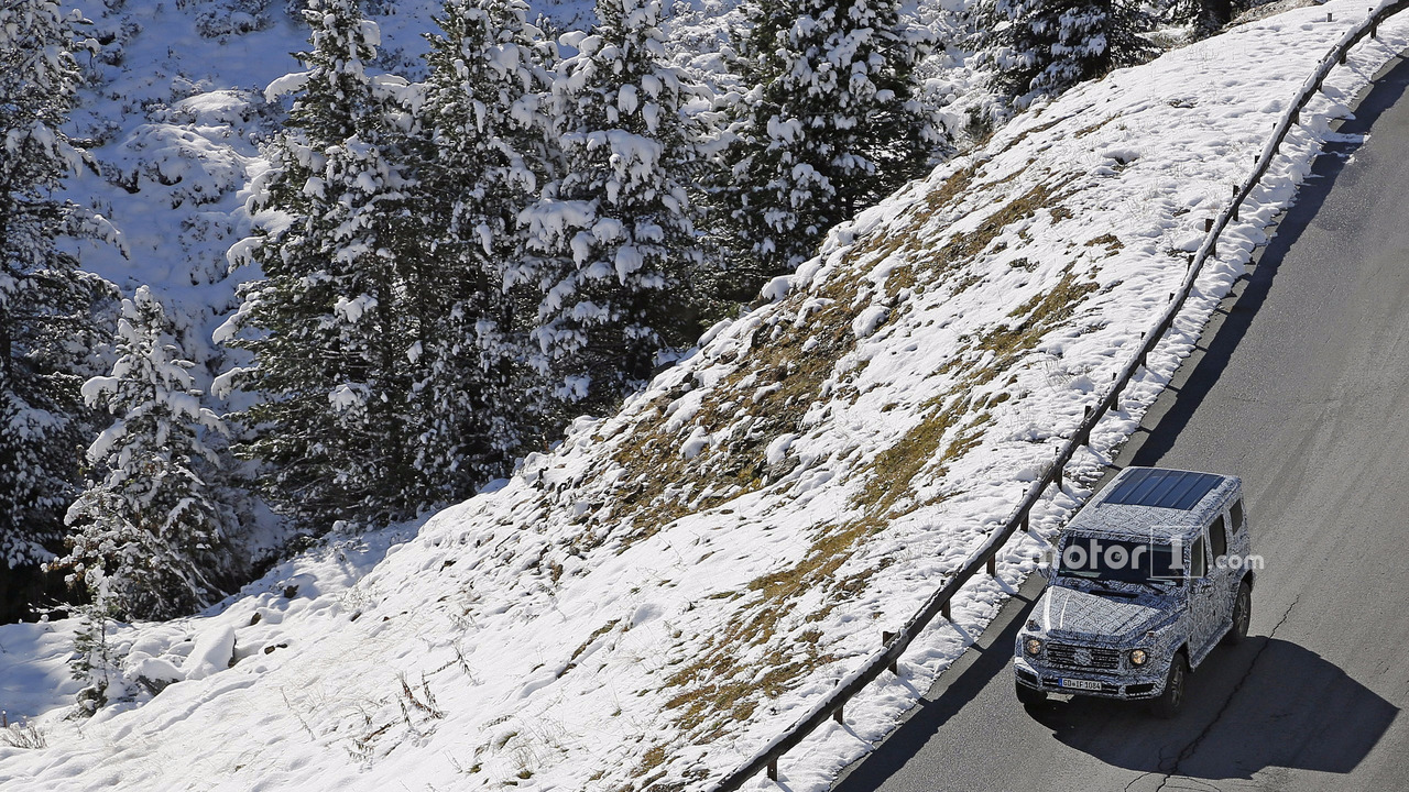 2018-mercedes-g-class-spy-photo-10