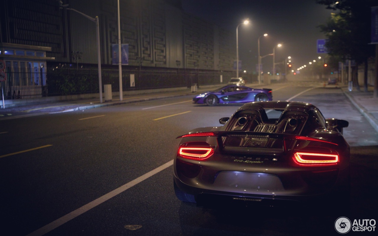 "بالصور" شاهد ثلاث سيارات خارقة أثناء تجوّلهم في شوارع شانغهاي 9