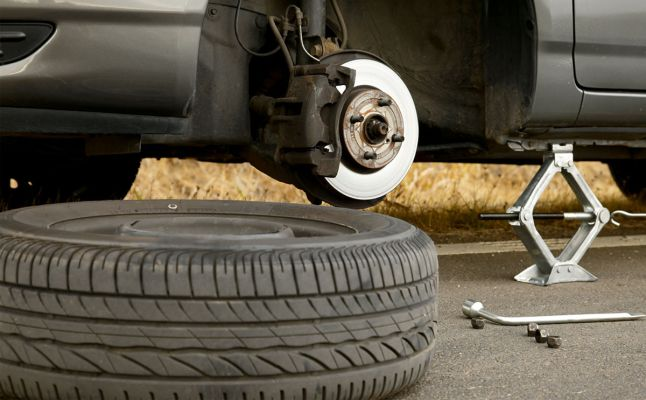 تعرف على خطوات ستمكنك من تغيير عجلة سيارتك بسهولة تامة sans-titre