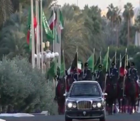 ”فيديو” شاهد موكب خادم الحرمين الشريفين خلال استقباله في الكويت