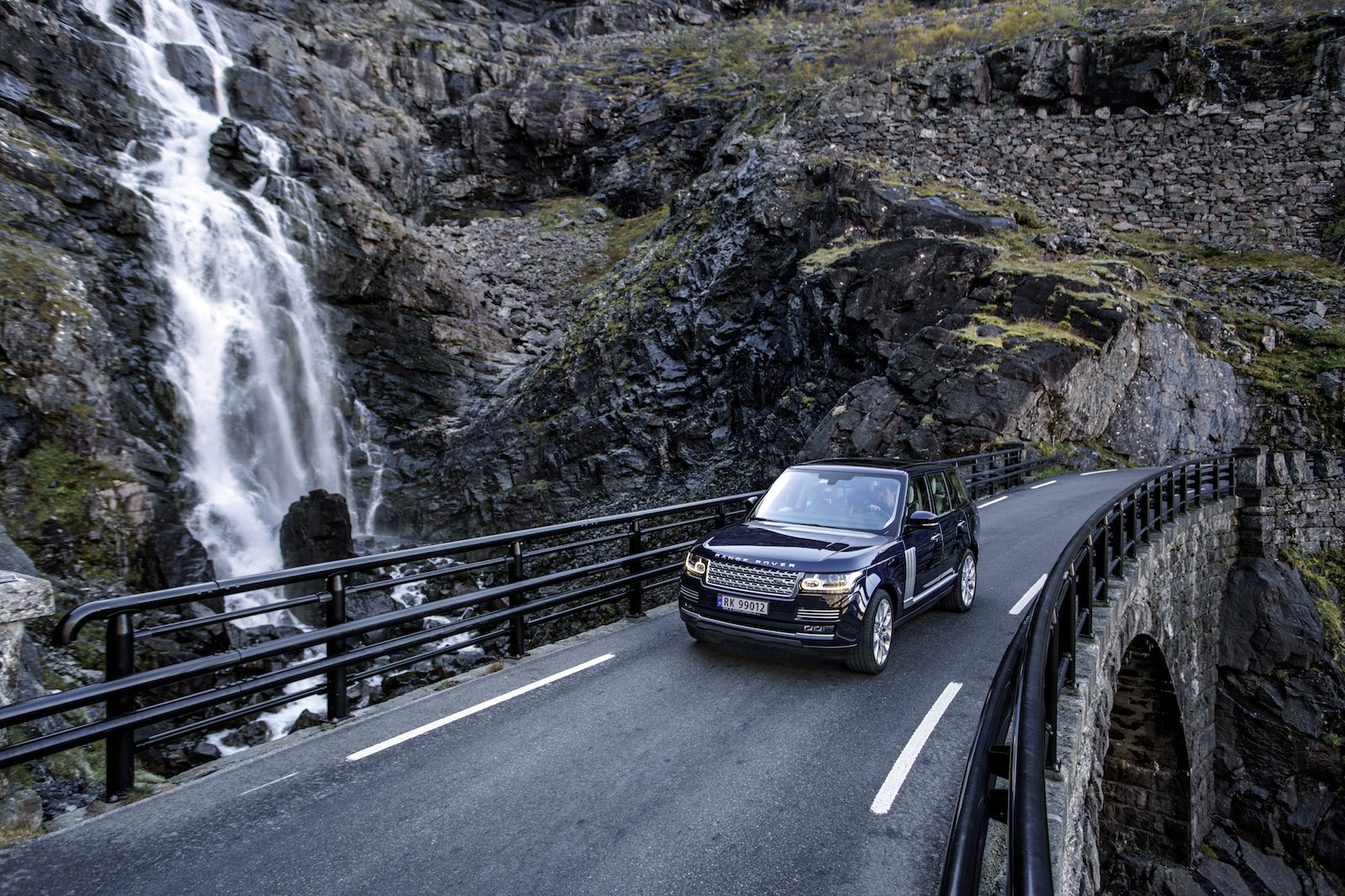 “بالصور” رنج روفر تطلق سلسلة صور مذهلة بعنوان “Ultimate Vista” “Range Rover”