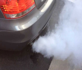 ماذا تفعل في حال خروج الدخان الأبيض من السيارة؟