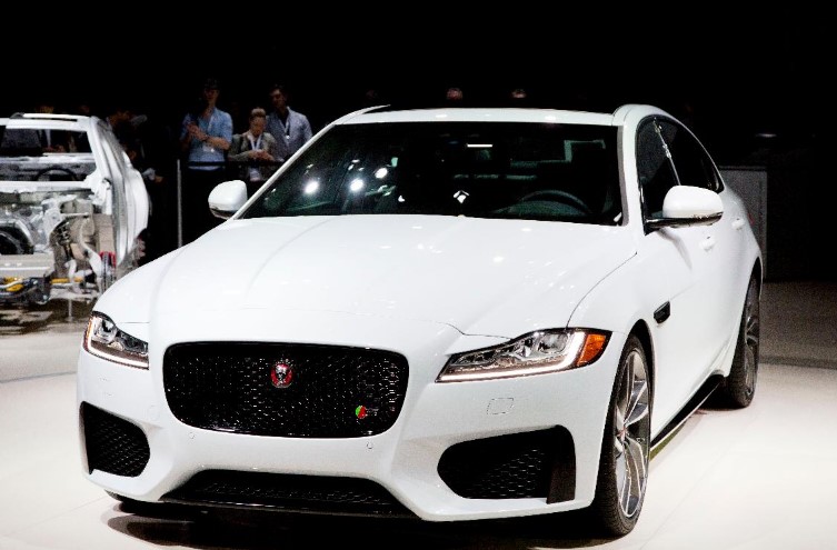شاهد افضل 20 عرض طرحته شركات السيارات لبيع سياراتها في الولايات المتحدة 11-jaguar-xf-2016