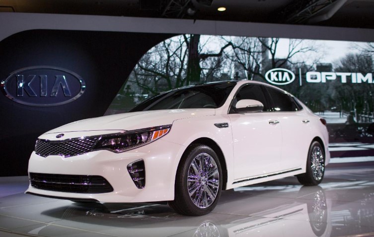 شاهد افضل 20 عرض طرحته شركات السيارات لبيع سياراتها في الولايات المتحدة 13-kia-optima-hybrid-2016