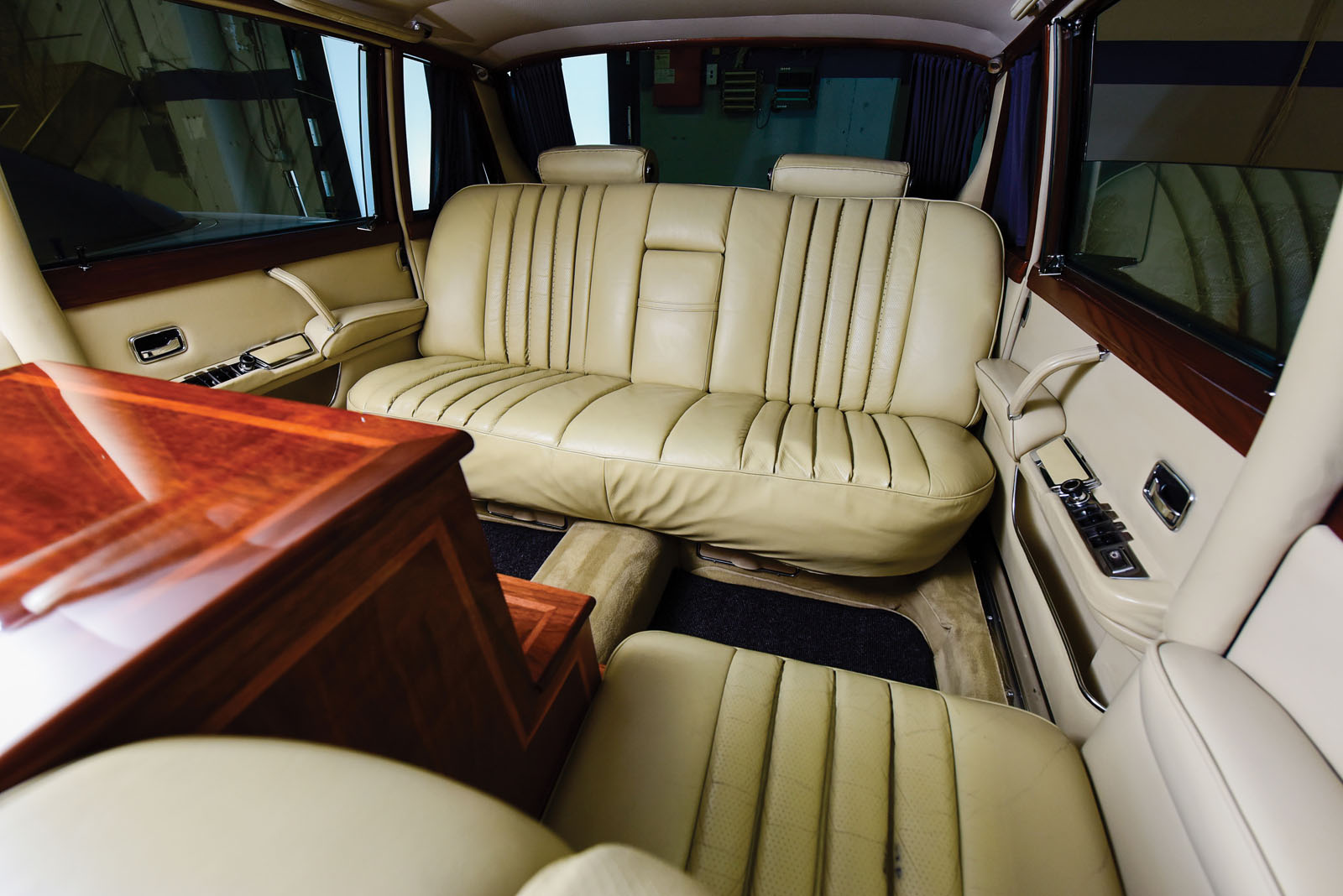 "مرسيدس بنز" 600 بولمان كلاسيكية الرؤساء الديكتاتوريين ستعرض في مزاد بالولايات المتحدة 17