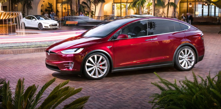 "بالصور" أغلى عشرين سيارة إس يو في لعام 2017 SUV 2017_tesla_model-x_03